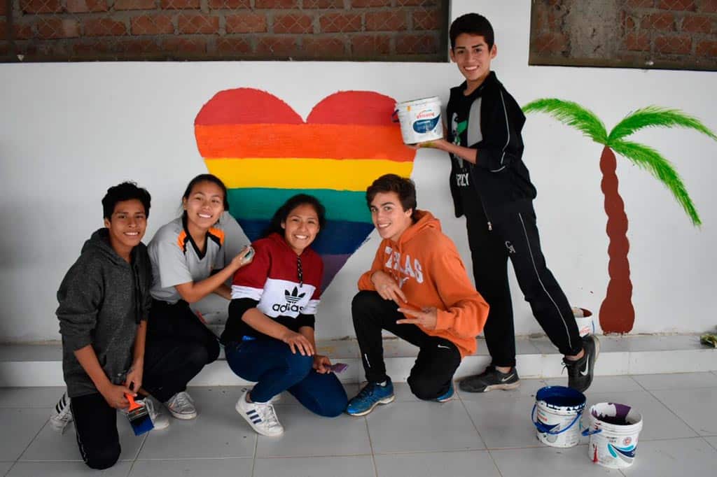 alumnos-del-movimiento-d1-y-voluntario-thomas-lum