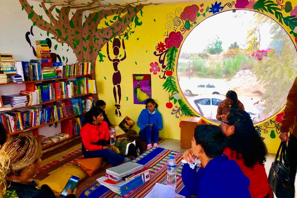 biblioteca-del-centro-cultural-amador-ballumbrosio