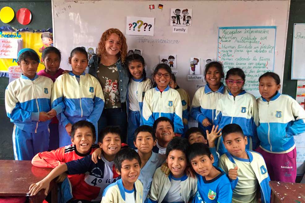 tabea-junto-a-los-alumnos-de-fatima